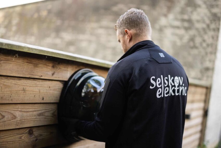 Gør-det-selv eller fagmand? Fordele og ulemper ved solcelleinstallation